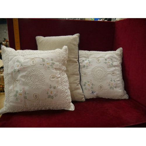 87 - 3 CUSHIONS