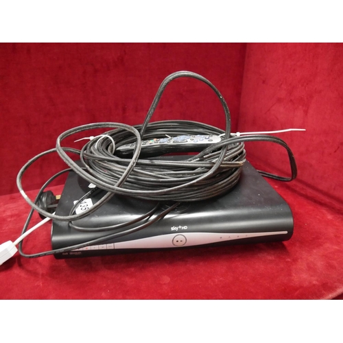 135 - SKY BOX , REMOTE & CABLE