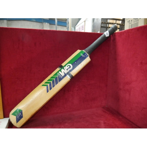 199 - CRICKET BAT