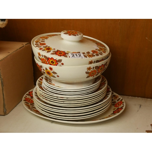 212 - LOT OF DINNERWARE