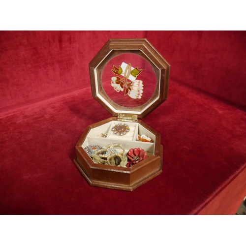 80 - JEWELLERY BOX & CONTENTS