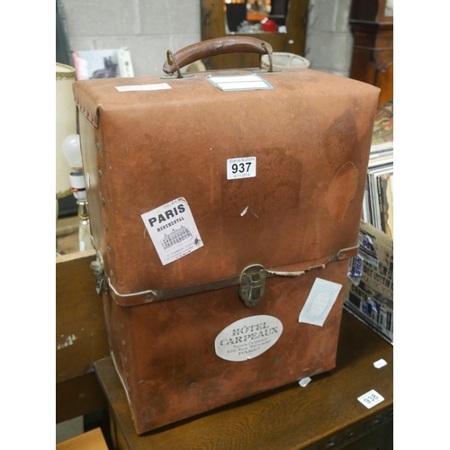 937 - LUGGAGE CASE