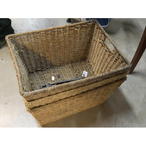 123 - LOT OF BASKETS