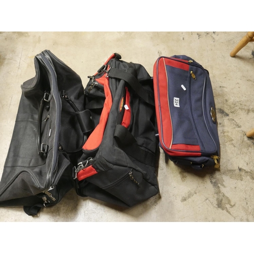 224 - LOT OF SPORTS BAGS