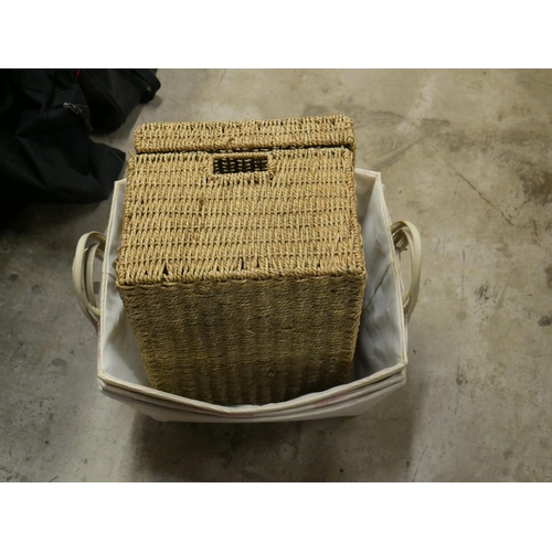 225 - LOT OF BASKETS