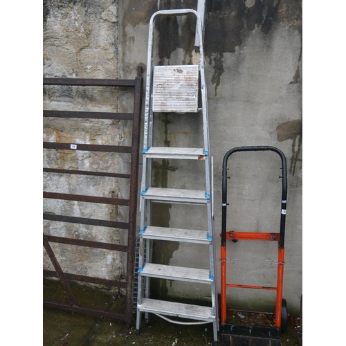 90 - STEP LADDER