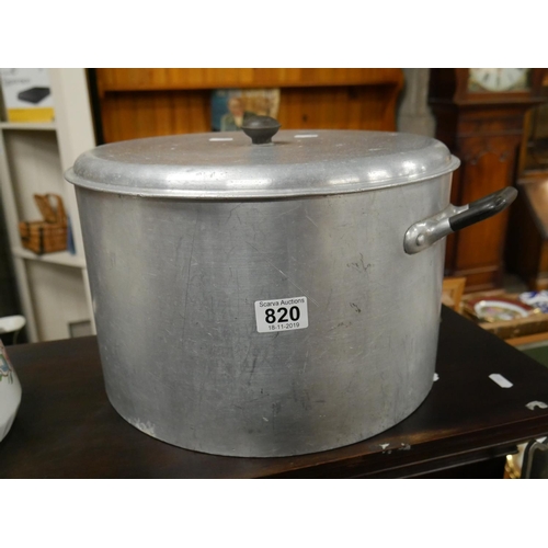 820 - LARGE ALUMINIUM SAUCEPAN