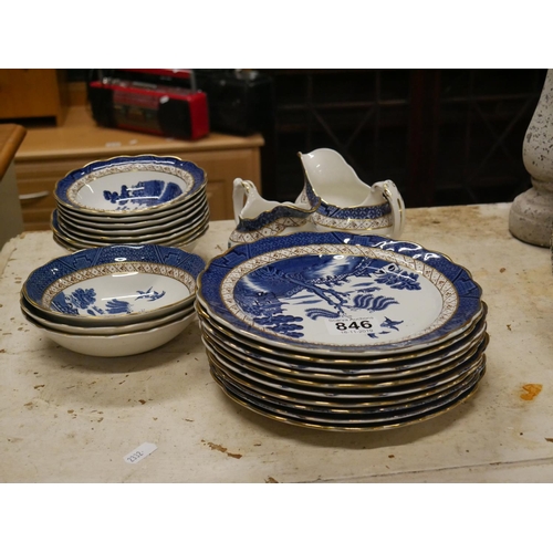 846 - LOT OF BLUE & WHITE CHINA