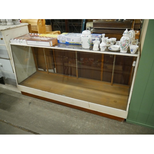 850 - SHOP DISPLAY COUNTER