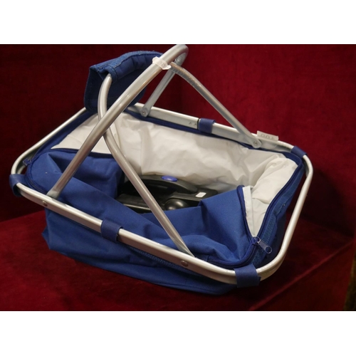 109 - COLLAPSIBLE BASKET & TORCH