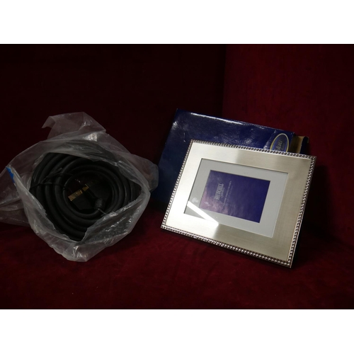 98 - PICTURE FRAME & LONG SCART LEAD