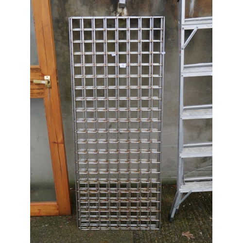 75 - LOT OF METAL GRIDS