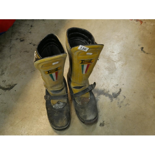 136 - MOTOCROSS BOOTS