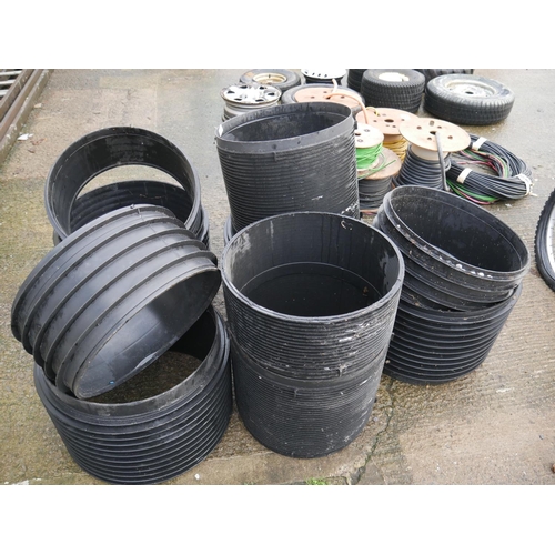 17 - LOT OF MANHOLE RISERS