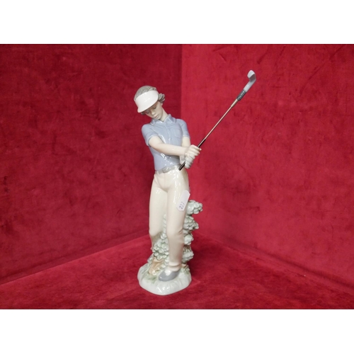 278 - NAO GOLFING FIGURE