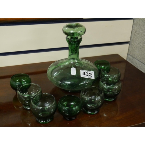 432 - GREEN DECANTER & SHOT GLASSES