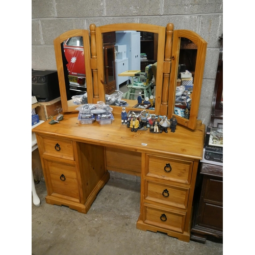 687 - PINE DRESSING TABLE