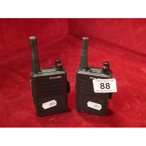 88 - 2 WALKIE TALKIES