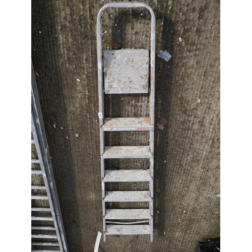 123 - ALUMINIUM STEP LADDER