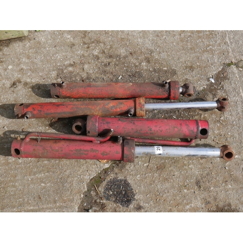 29 - LOT OF HYDRAULIC RAMS