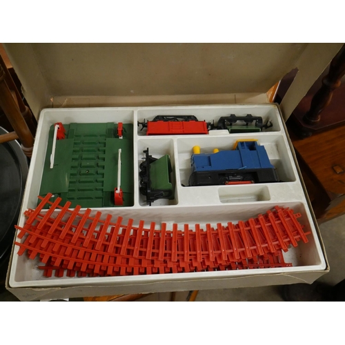 820 - TRAIN SET