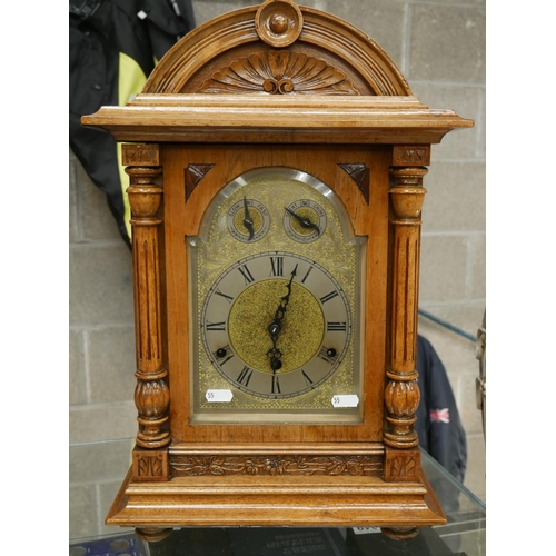 317 - VICTORIAN OAK BRACKET CLOCK