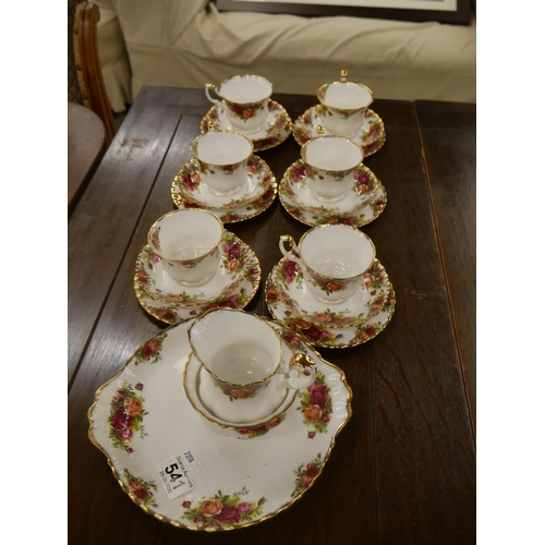 541 - 21 PIECE OLD COUNTRY ROSE TEA SET