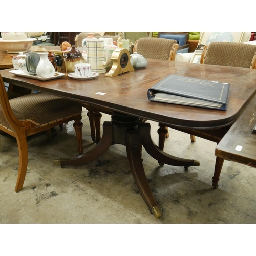 543 - TILT TOP CENTRE POD BREAKFAST TABLE