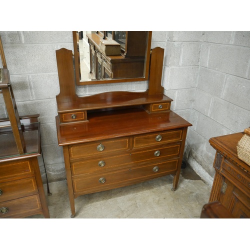 424 - EDWARDIAN BEDROOM SUITE INCLUDING 3 DOOR WARDROBE, BED, CHEST OF DRAWERS, DRESSING TABLE & 2 SIDE CH... 