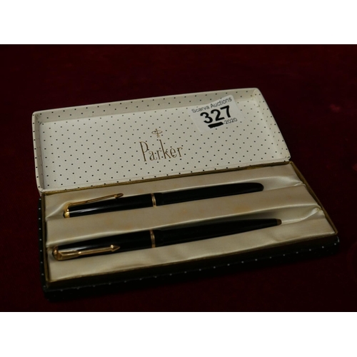 327 - BOXED 14CT GOLD PARKER PEN SET