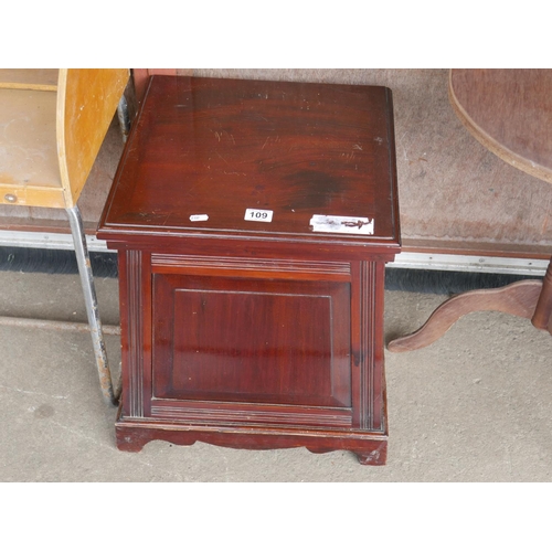 109 - GEORGIAN COMMODE