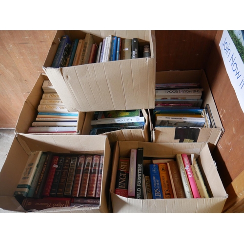 125 - LARGE LOT OF BOOKS