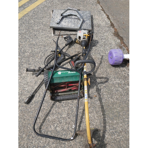 15 - JOB LOT OF TOOLS & MANHOLE COVER