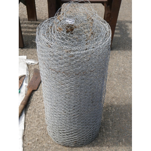 33 - PART ROLL OF NETTING WIRE