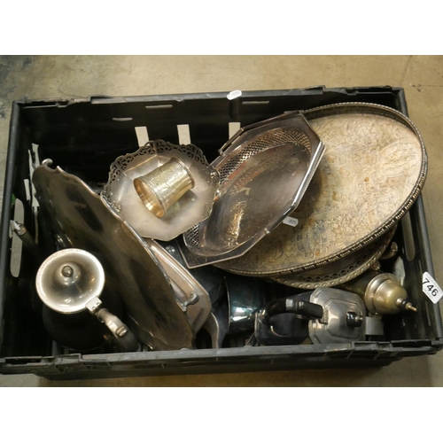 746 - BOX OF SILVER PLATE