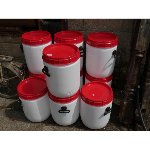 82 - 10 LIDDED DRUMS