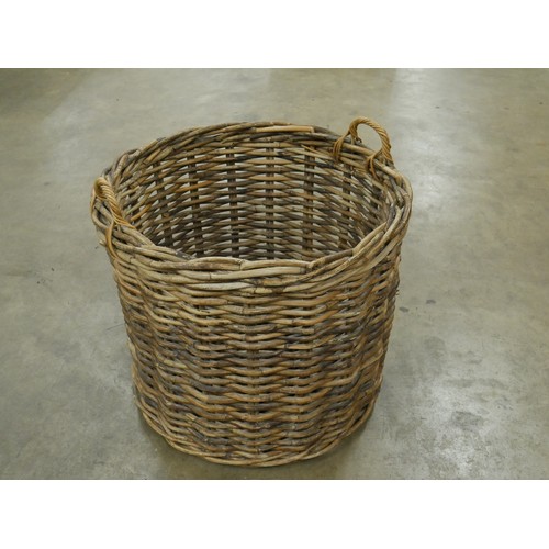 15 - LARGE TURF BASKET 
DONATED BY CHARLIE WEIR