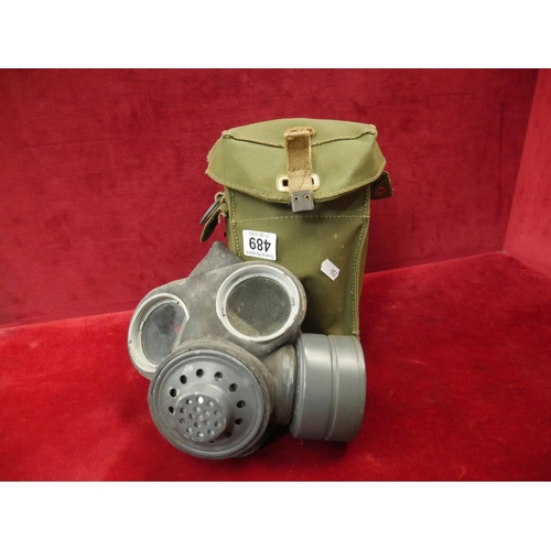 489 - GAS MASK