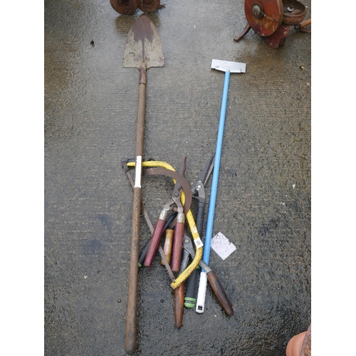 68 - LOT OF HAND TOOLS