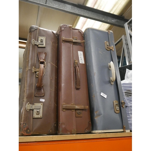 982 - 3 SUITCASES