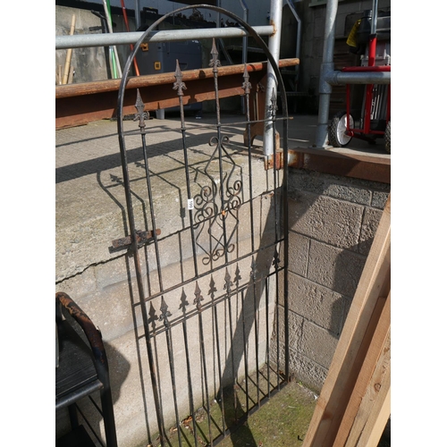 100 - METAL GATE