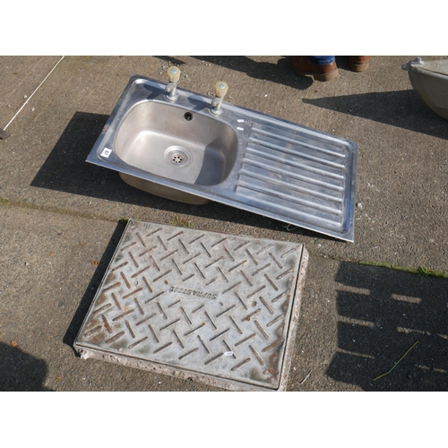 67 - MANHOLE LID & STAINLESS STEEL SINK