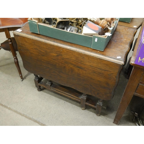 748 - OAK DROP LEAF TABLE