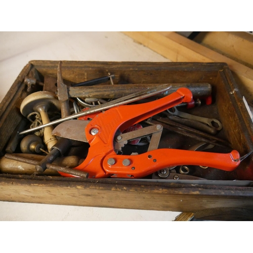 786 - BOX OF TOOLS