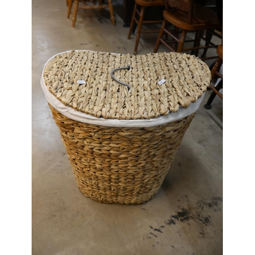 804 - LAUNDRY BASKET