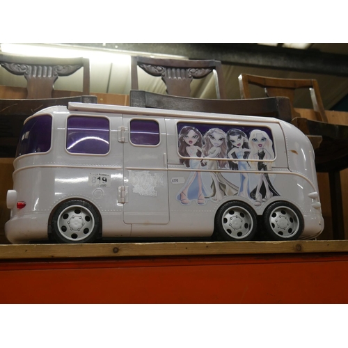 819 - BRATZ CAMPER VAN