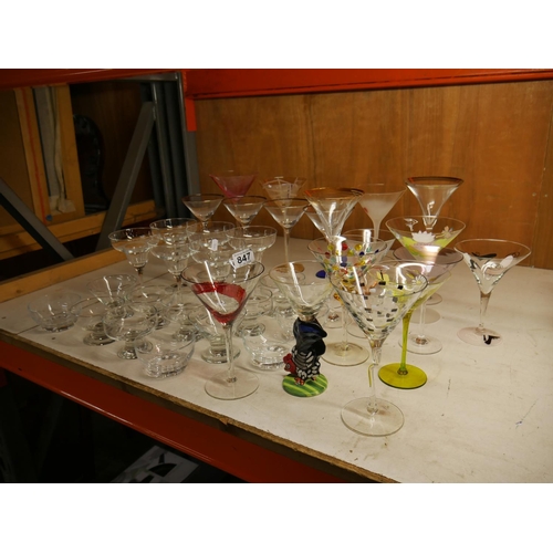 847 - LARGE SELECTION OF GLASS