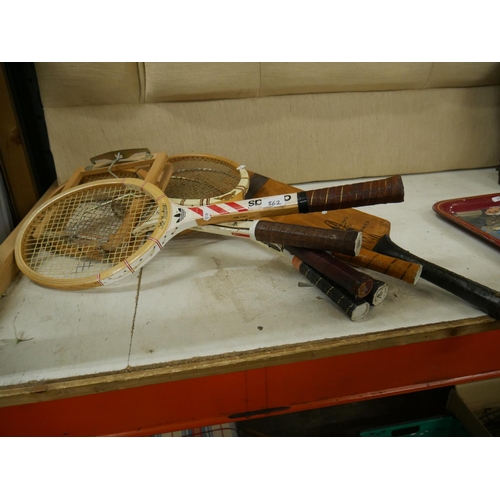 862 - LOT OF OLD RACKETS & CRICKET BAT