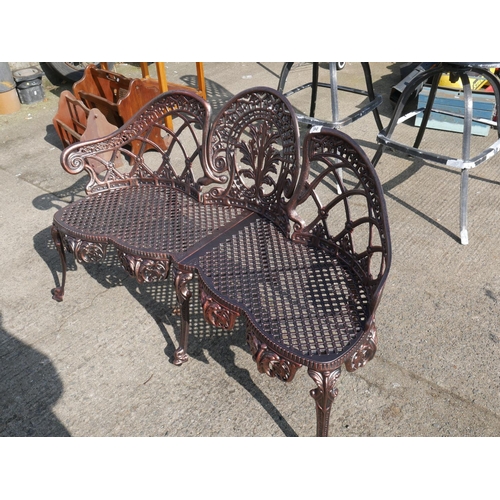 90 - CAST METAL GARDEN BENCH