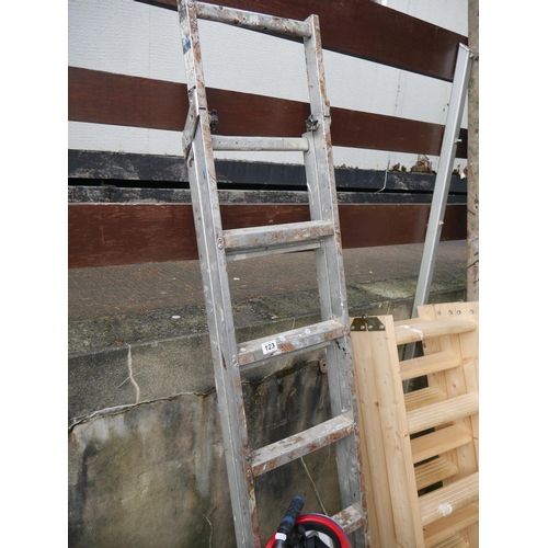 123 - ALUMINIUM STEP LADDER